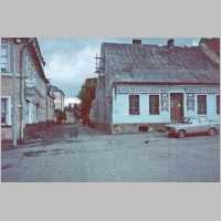 105-1630 Blick in die Kirchenstrasse. Links der Schwarze Adler, rechts die ehem. Sparkasse, im Jahre 1991.jpg